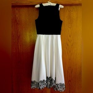 Tahari, black and white, size 4